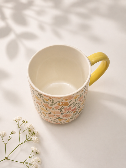 Taza de porcelana flores amarillo pastel